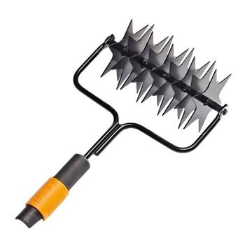 Provzdušňovač trávníku QuikFit Fiskars 1000689