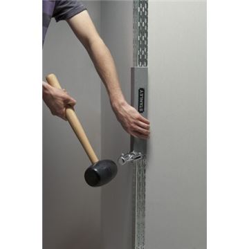 Gumová palice pro práci s rohovou lištou STANLEY